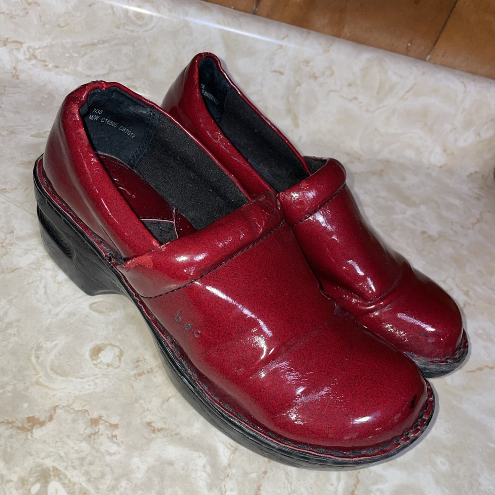 BOC Born Womens Shiny Red Faux Patent Leather Clogs Slip On Shoes - Size 7/7.5